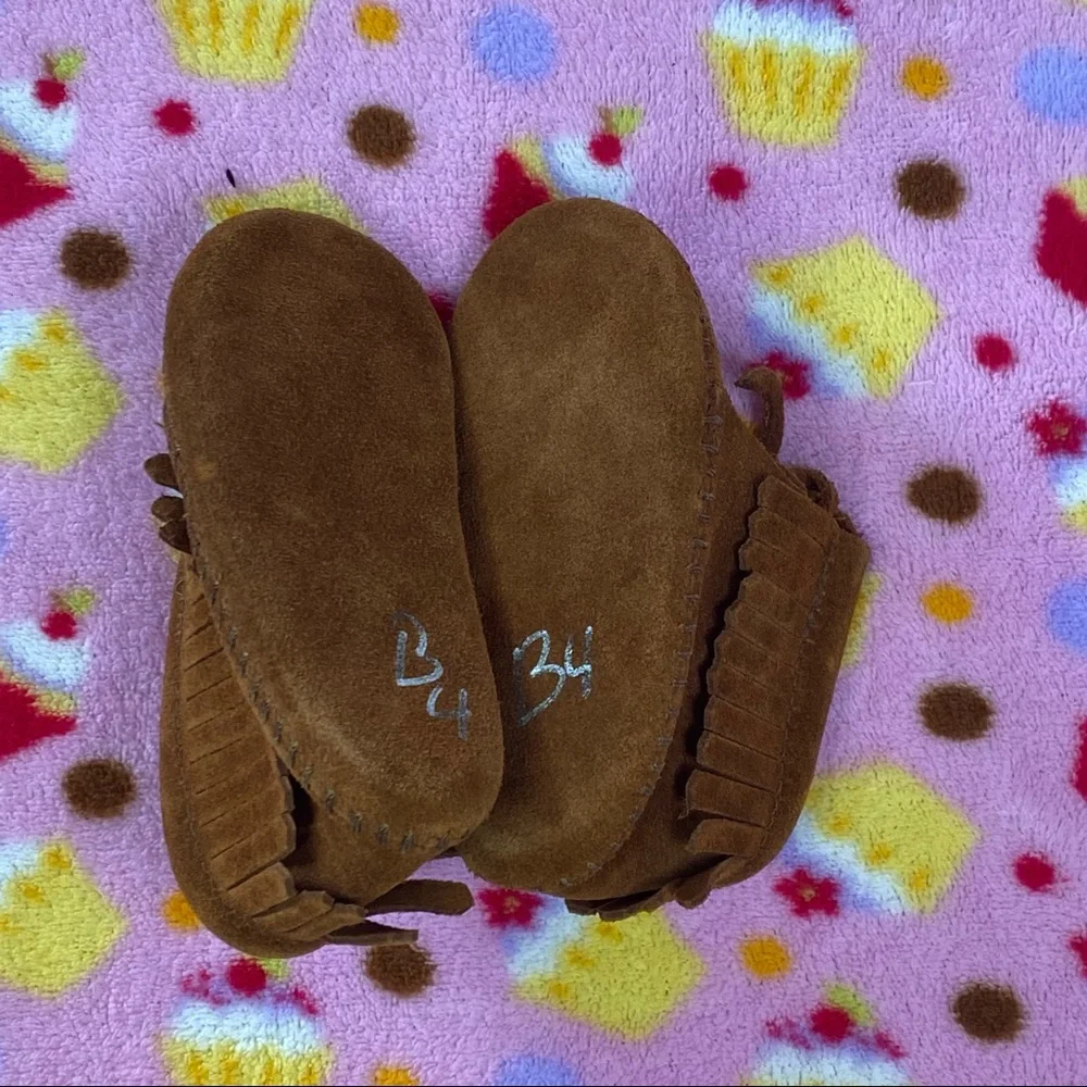 Infant Minnetonka Fringe Bootie baby size 4
